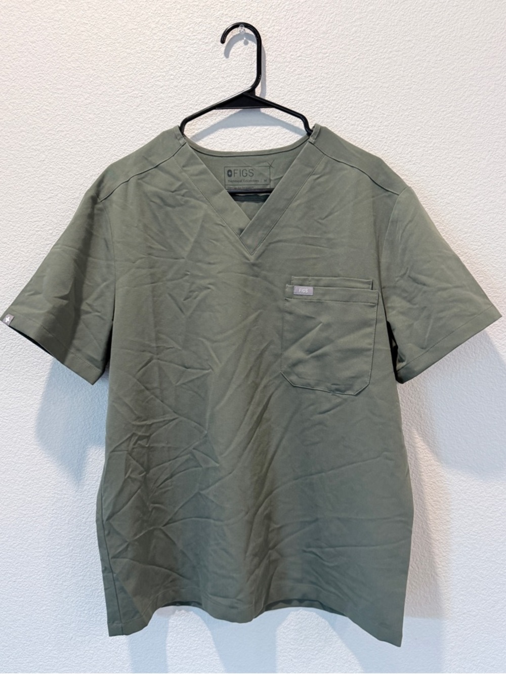 FIGS Catarina One Pocket Scrub Top Olive Green Workwear Athleisure Nurse Medium